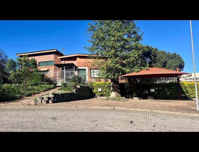 218M² OFFICE TO LET IN ROCKY DRIFT